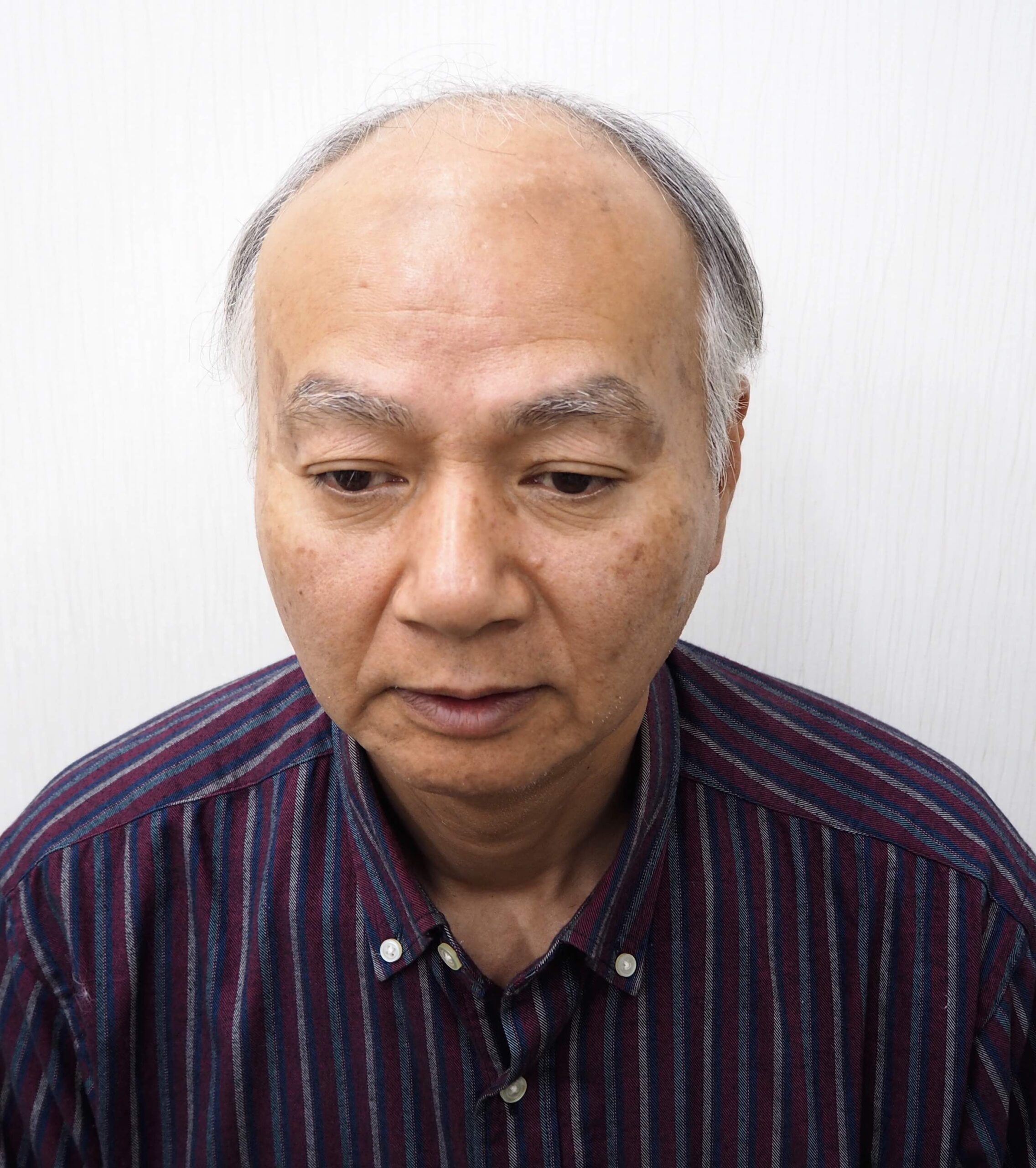 白髪は不均一の方が自然です。（動）