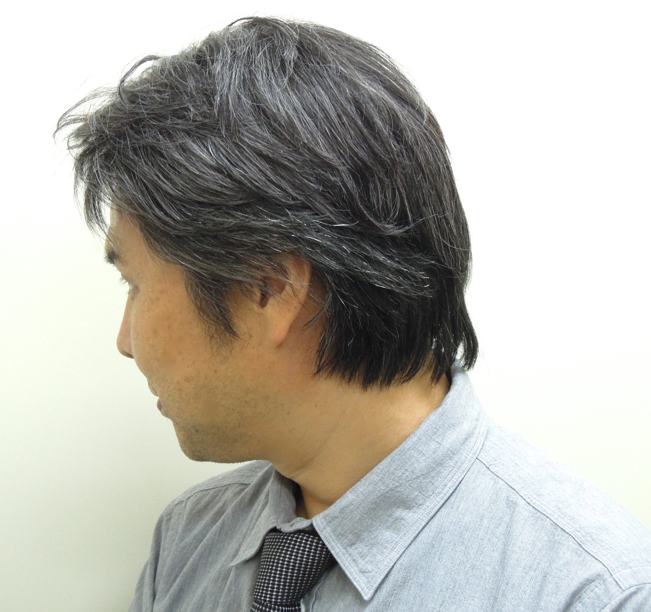 15年前の着脱動画ですが自然です。